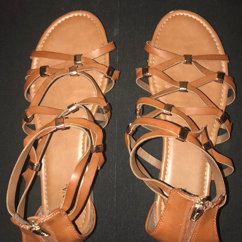 brown / gold sandals
